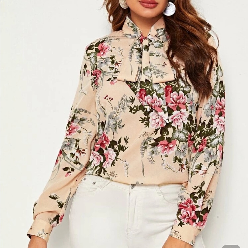 Gorgeous light floral shirt - Picture 2 of 5